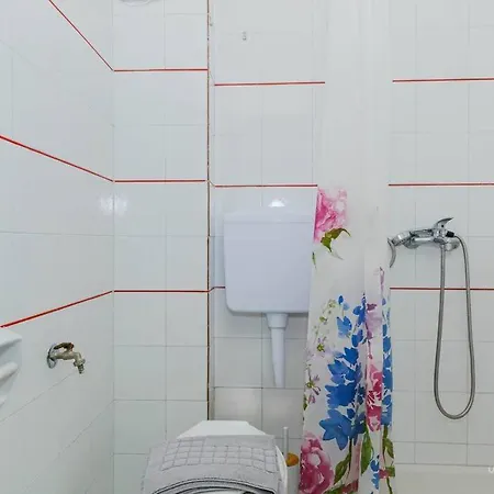 Appartamento Traditional 2-bdrm Apt 140m From Beach, Polichrono Polychrono