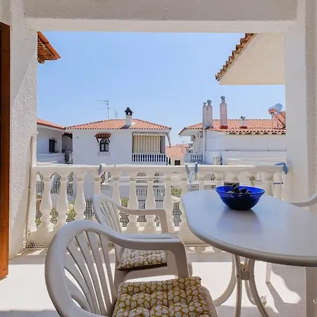Traditional 2-bdrm Apt 140m From Beach, Polichrono * Polychrono