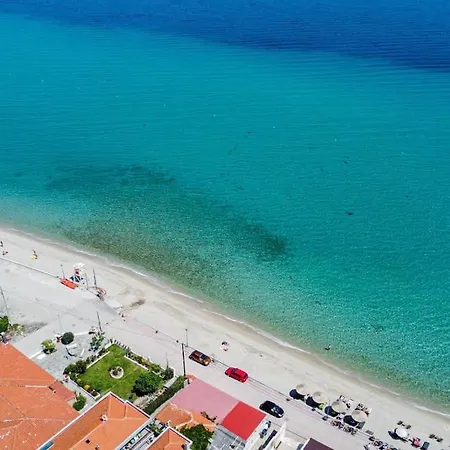 Traditional 2-bdrm Apt 140m From Beach, Polichrono شقة
