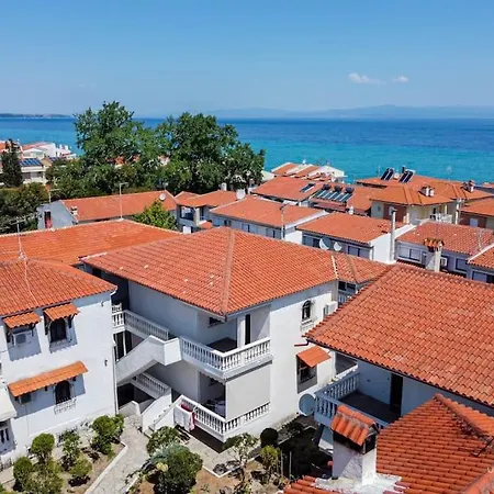 Traditional 2-bdrm Apt 140m From Beach, Polichrono شقة بوليخرونو