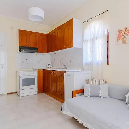 Traditional 2-bdrm Apt 140m From Beach, Polichrono شقة بوليخرونو