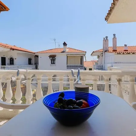 Traditional 2-bdrm Apt 140m From Beach, Polichrono بوليخرونو